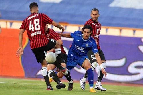 بازیکن سابق استقلال و پرسپولیس در آستانه بازگشت به جمع آبی پوشان