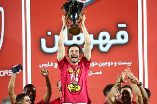 قرارداد مدافع تیم فوتبال پرسپولیس تمدید گردید