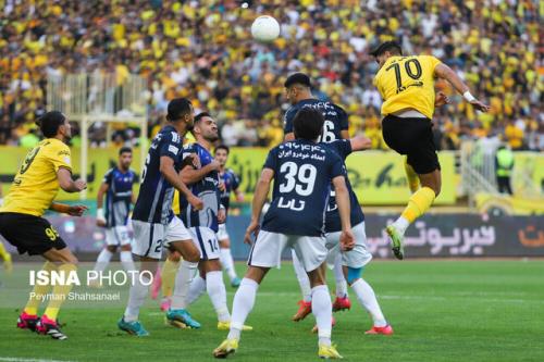 بازیکن ایرانی روی نیمکت بهتر از خارجی است