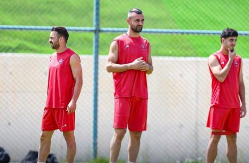 اهرم فشار غیرمعمول مهاجم پرسپولیس با استفاده از بند جنجالی