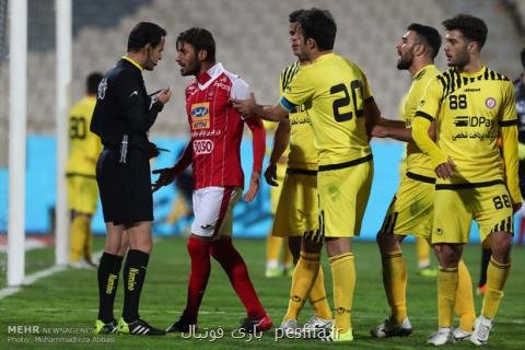 درگیری مدافع پرسپولیس با عكاس خبرگزاری مهر مقابل رختكن نساجی! درگیری مدافع پرسپولیس با عكاس خبرگزاری مهر مقابل رختكن نساجی!