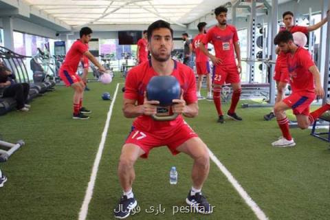 تمرین اختصاصی هافبك پرسپولیس پس از مصدومیت