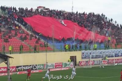 اعتراض تماشاگران به مالك باشگاه نساجی اعتراض تماشاگران به مالك باشگاه نساجی