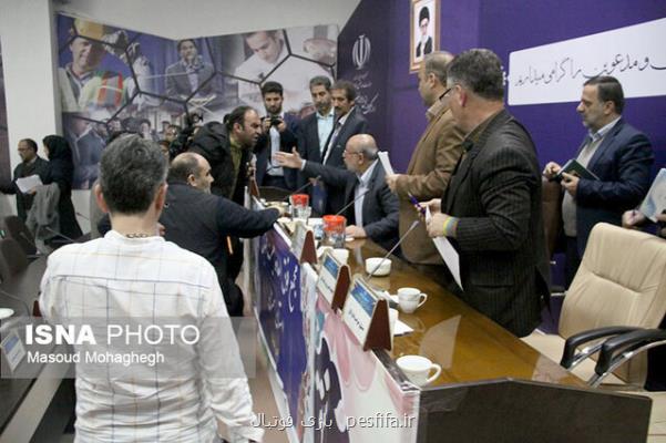 جنجال در مجمع فوق العاده و رای به یك ابقا پرحاشیه در فوتبال سمنان جنجال در مجمع فوق العاده و رای به یك ابقا پرحاشیه در فوتبال سمنان